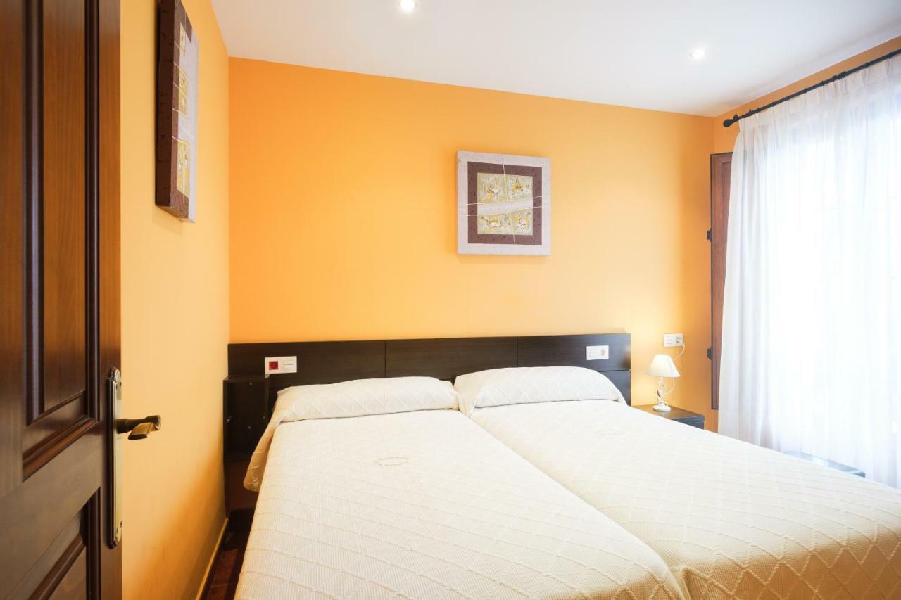 Apartamentos De Herminia Manzaneda  Екстер'єр фото