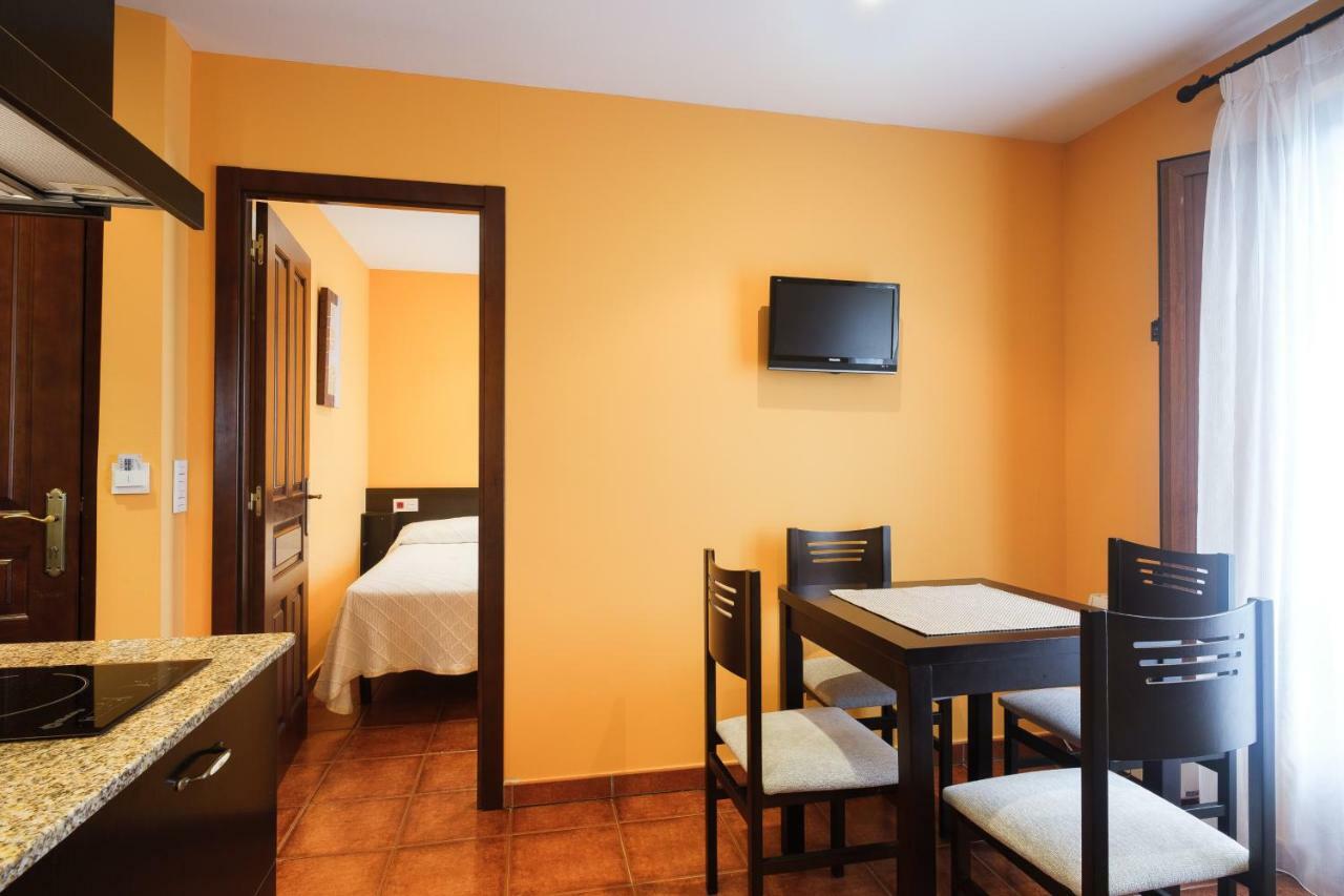 Apartamentos De Herminia Manzaneda  Екстер'єр фото