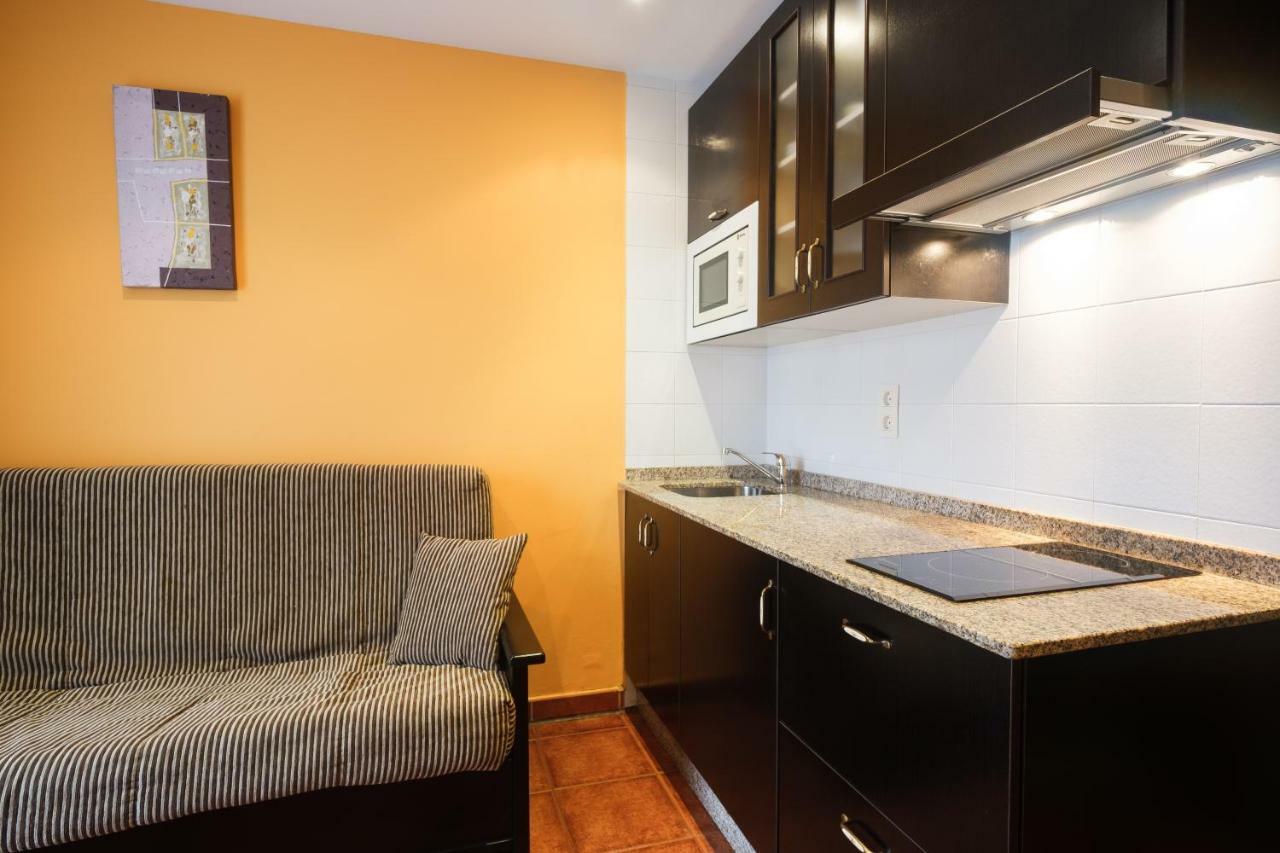 Apartamentos De Herminia Manzaneda  Екстер'єр фото