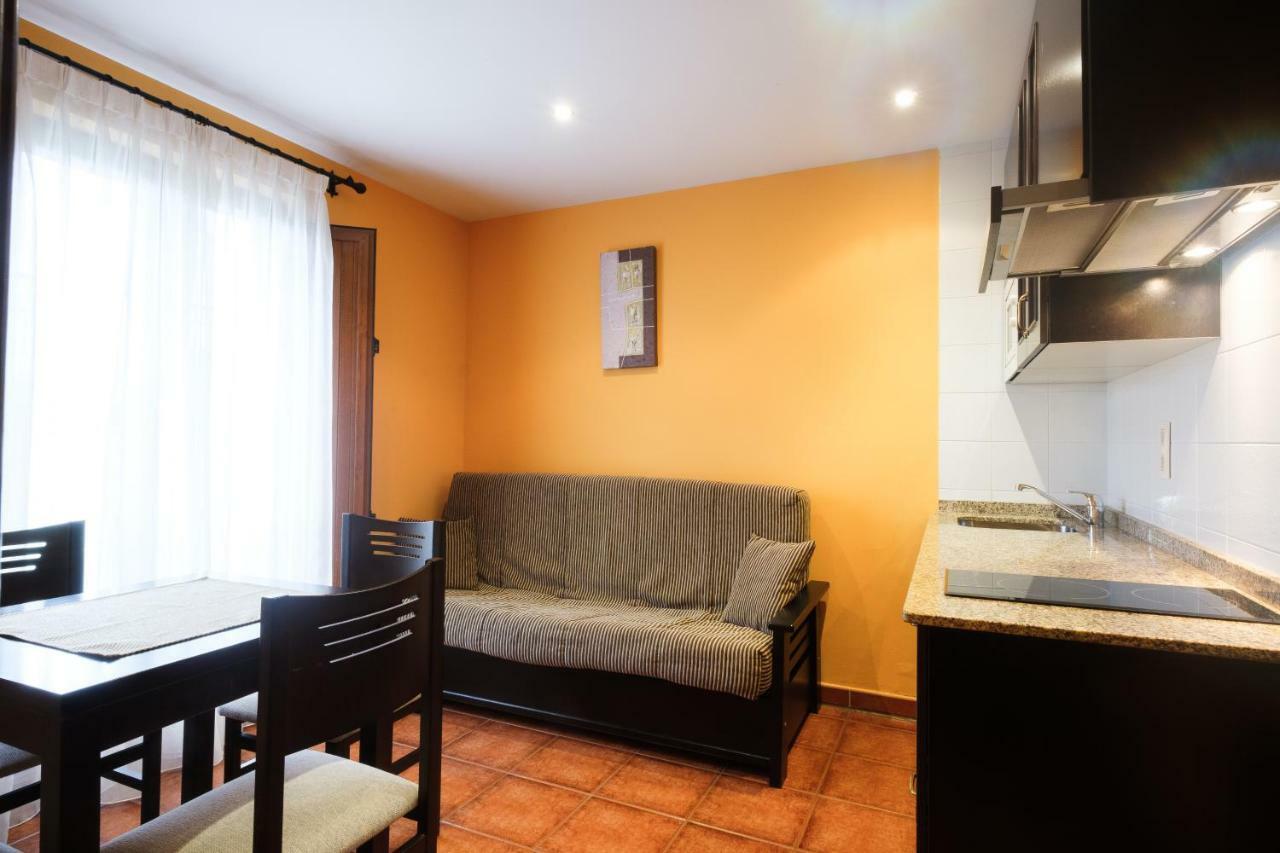 Apartamentos De Herminia Manzaneda  Екстер'єр фото